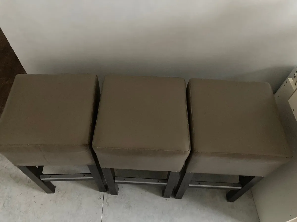 Kitchen island stools - Image 2