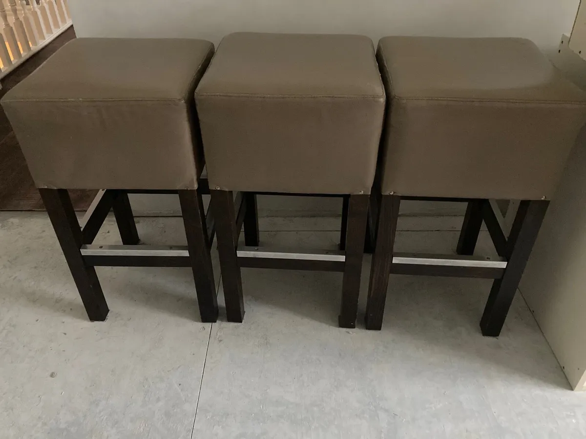 Kitchen island stools - Image 1