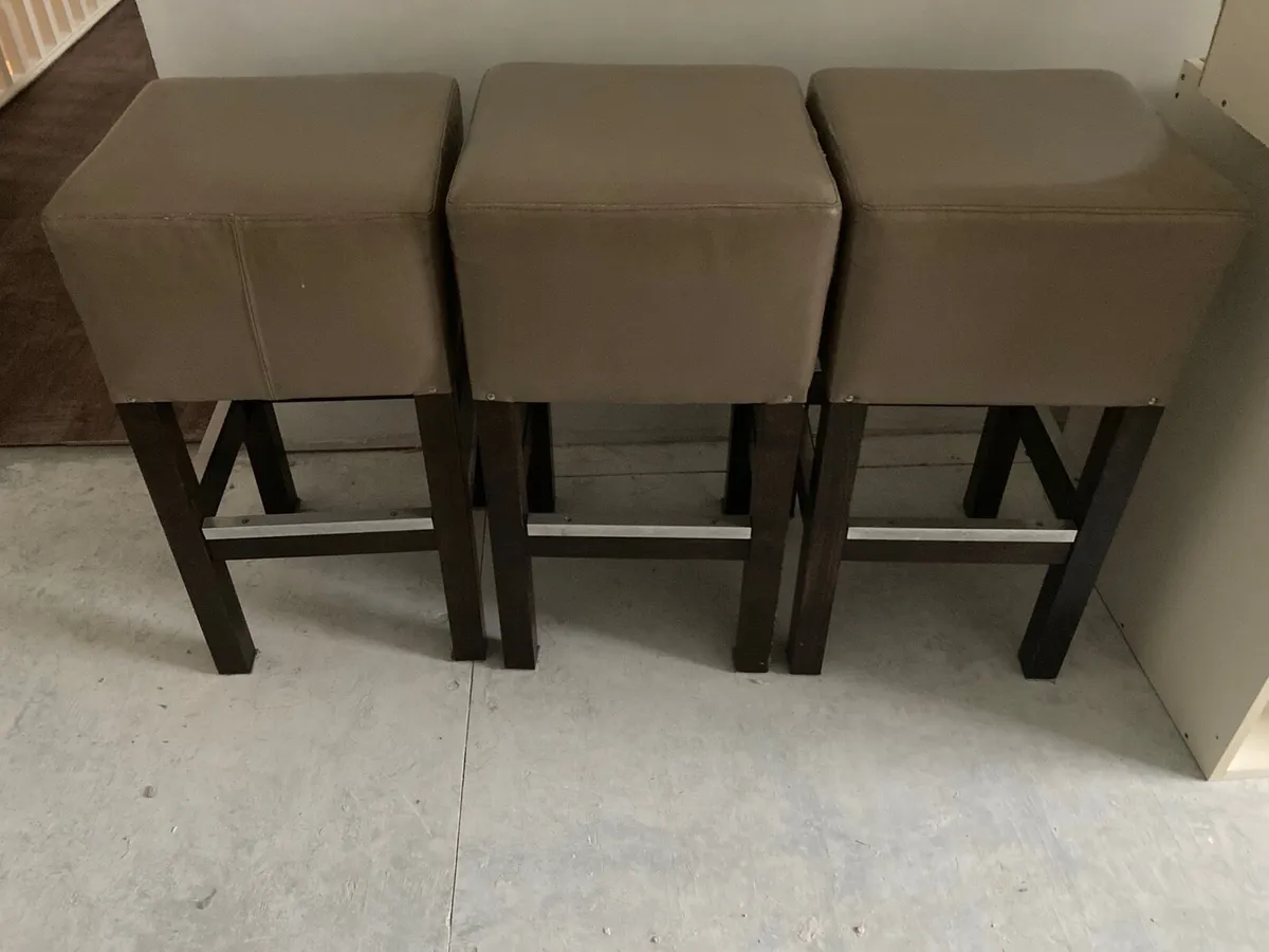 Kitchen island stools - Image 3