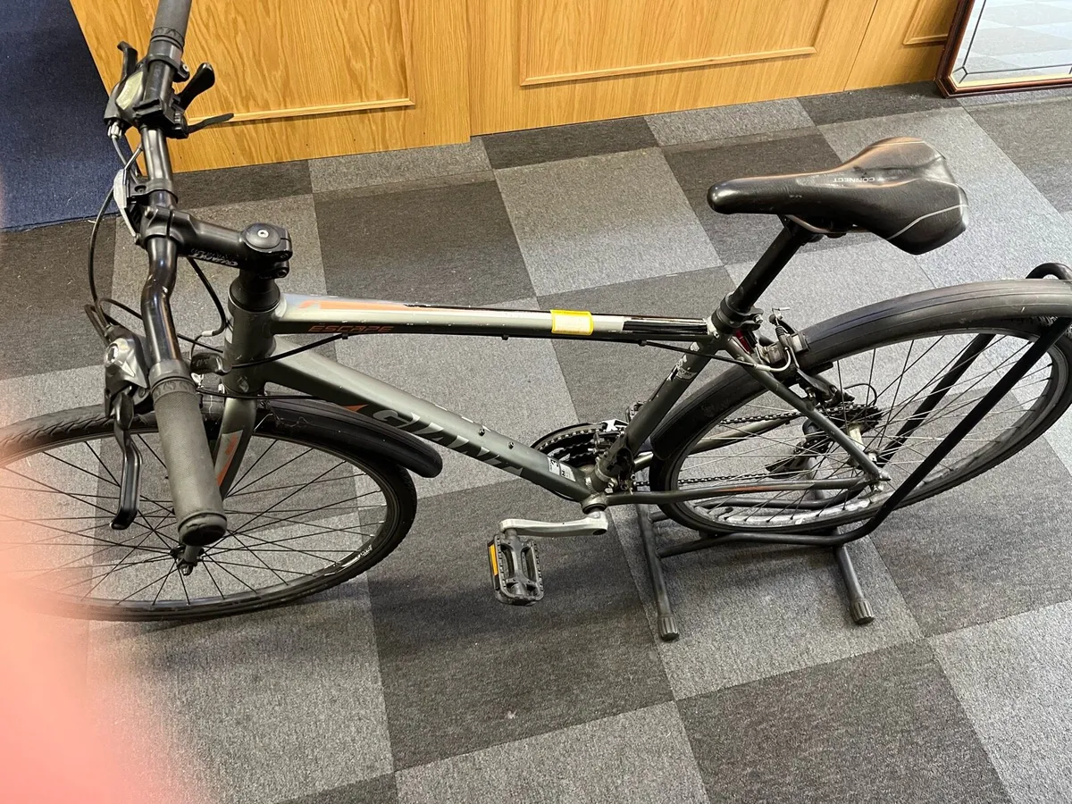 Giant Escape 3 Bike - Image 1