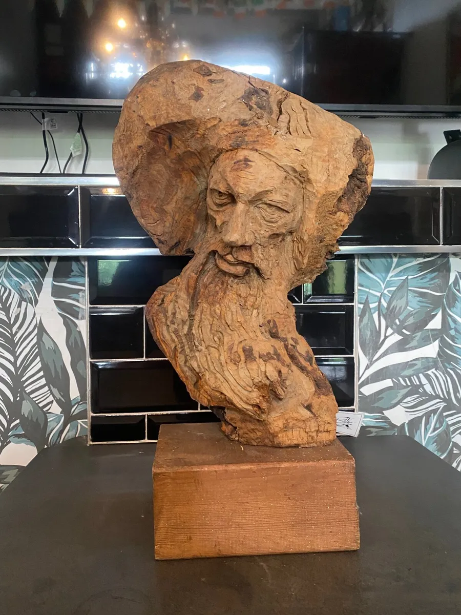 Wooden sculpture of Leonardo da Vinci. - Image 2