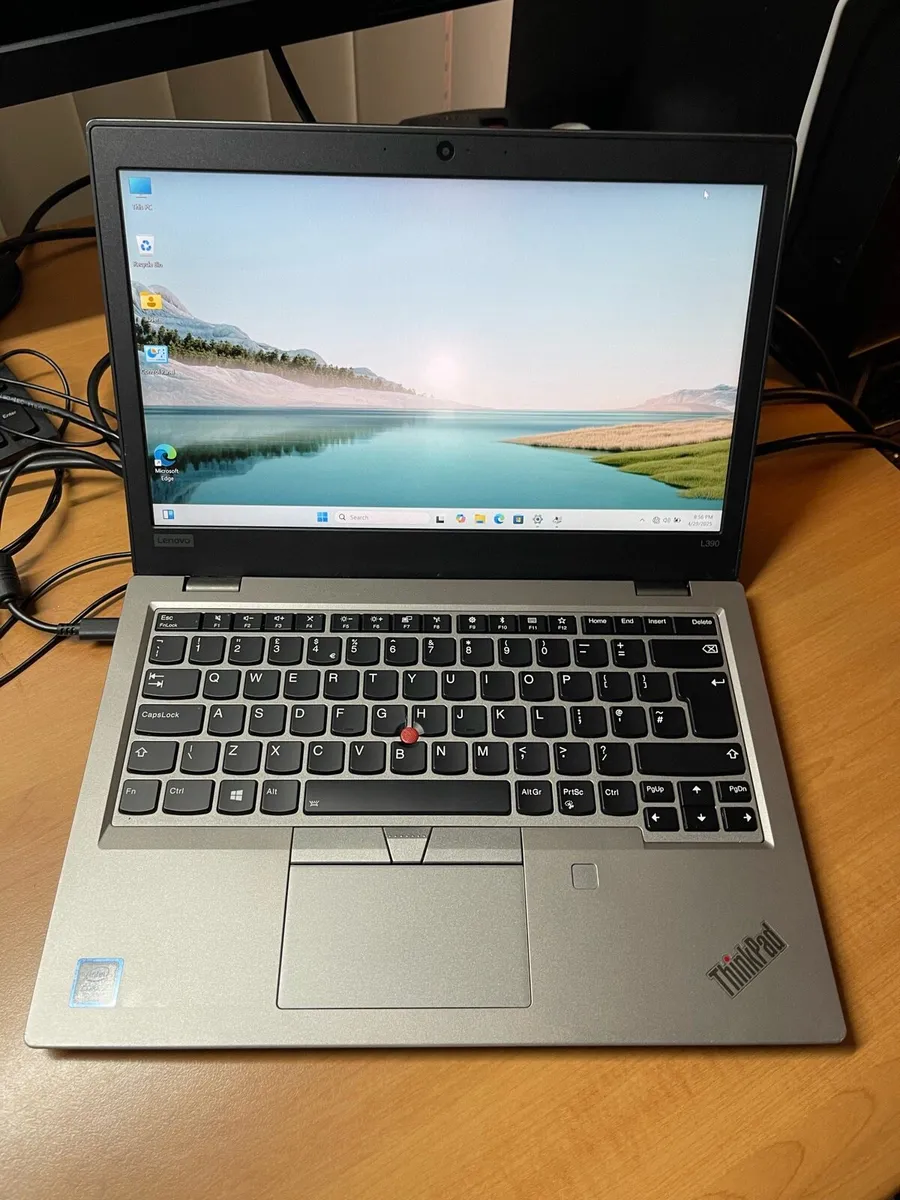 Lenovo laptop 8gb 256 win 11 - Image 1