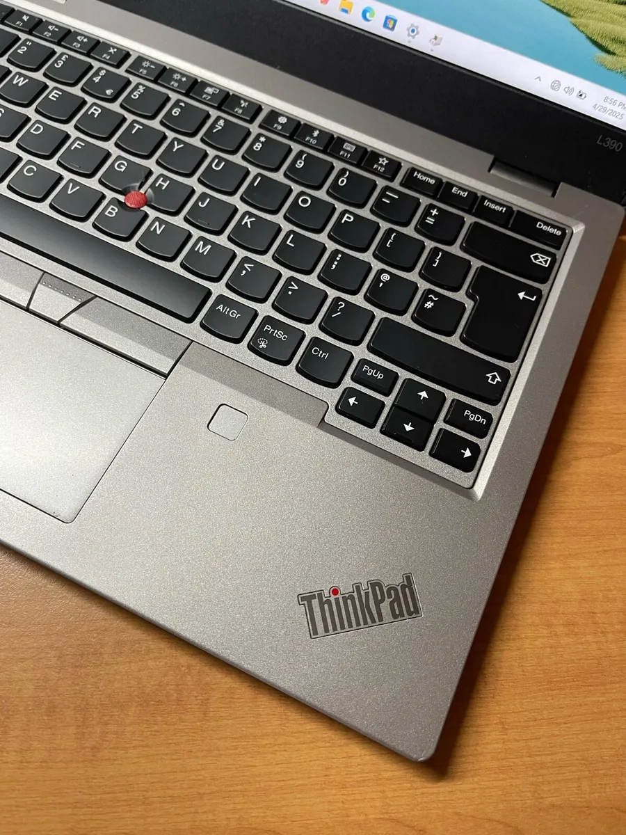 Lenovo laptop 8gb 256 win 11 - Image 2