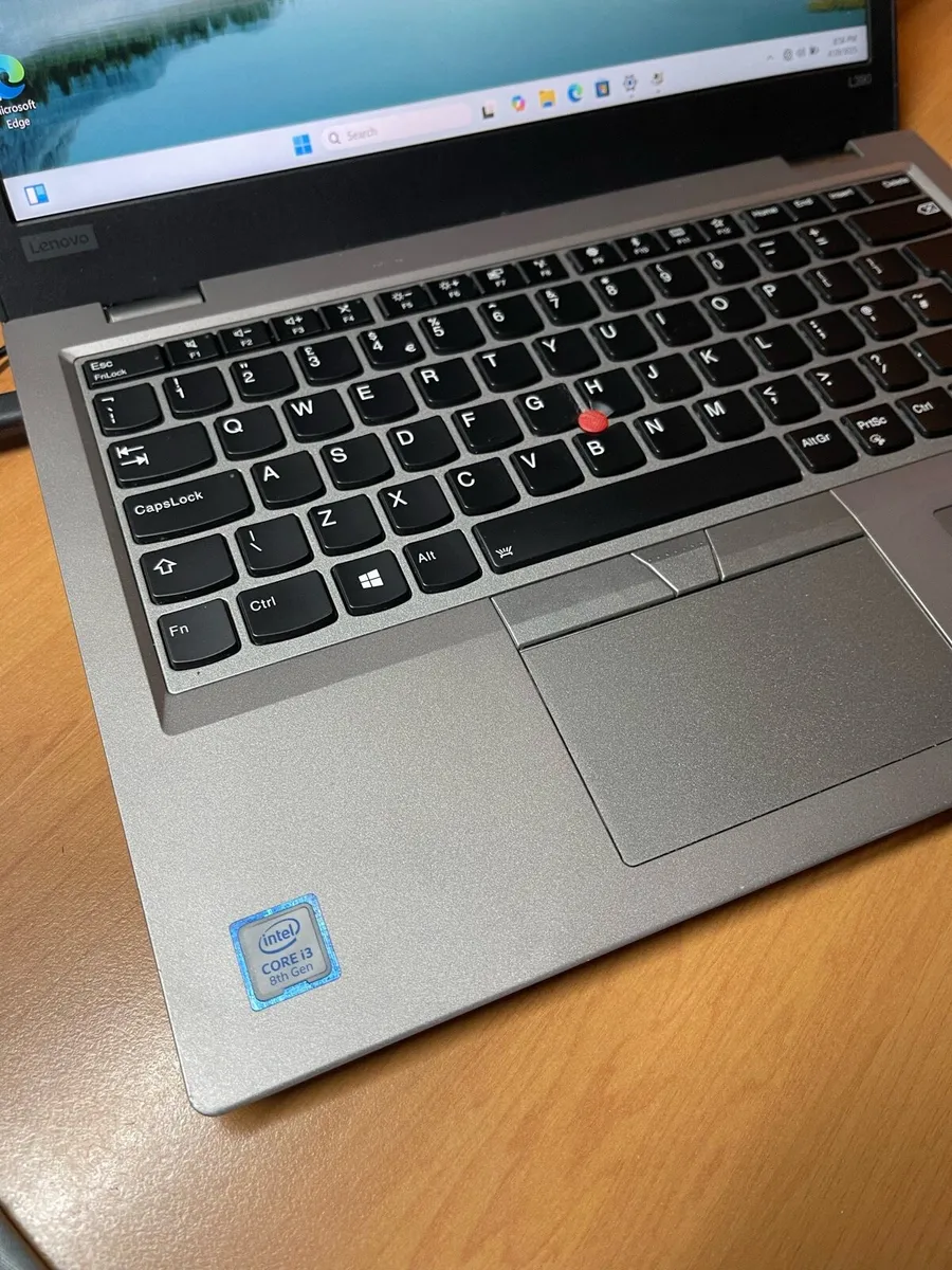 Lenovo laptop 8gb 256 win 11 - Image 3