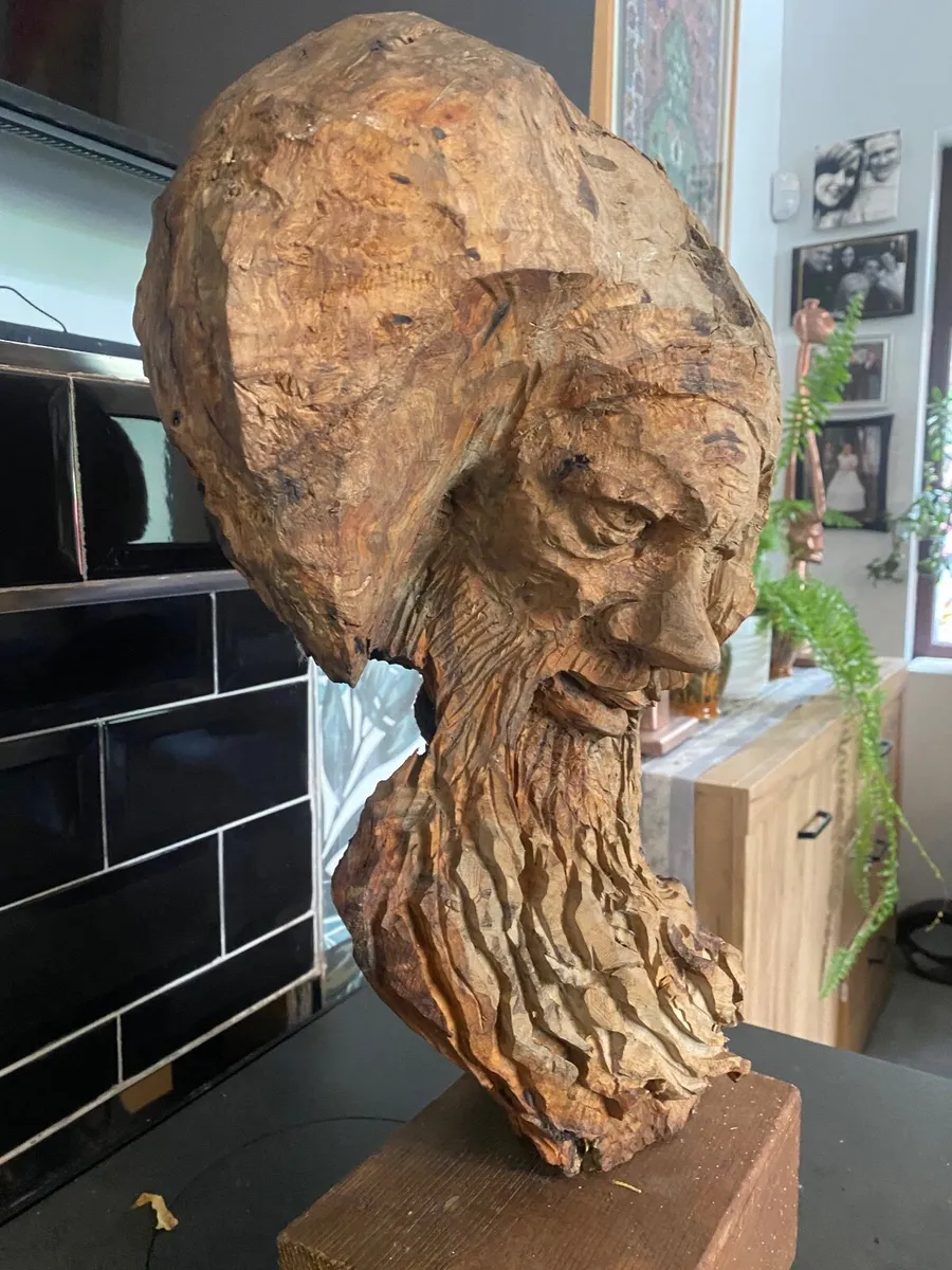 Wooden sculpture of Leonardo da Vinci. - Image 4