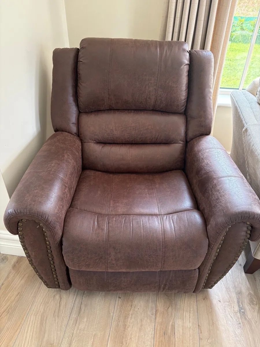 Rise and recline armchair - Image 2