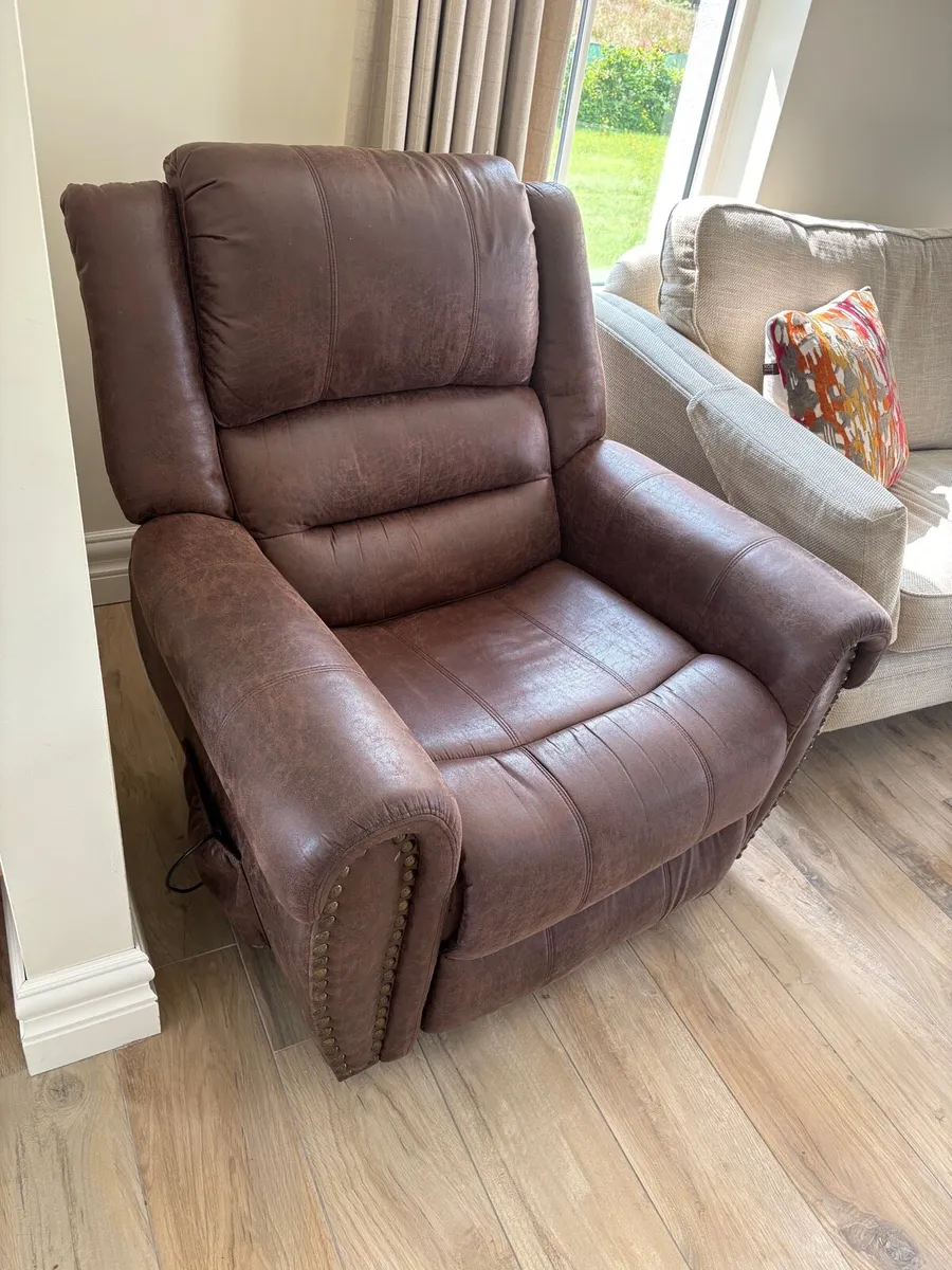 Rise and recline armchair - Image 3