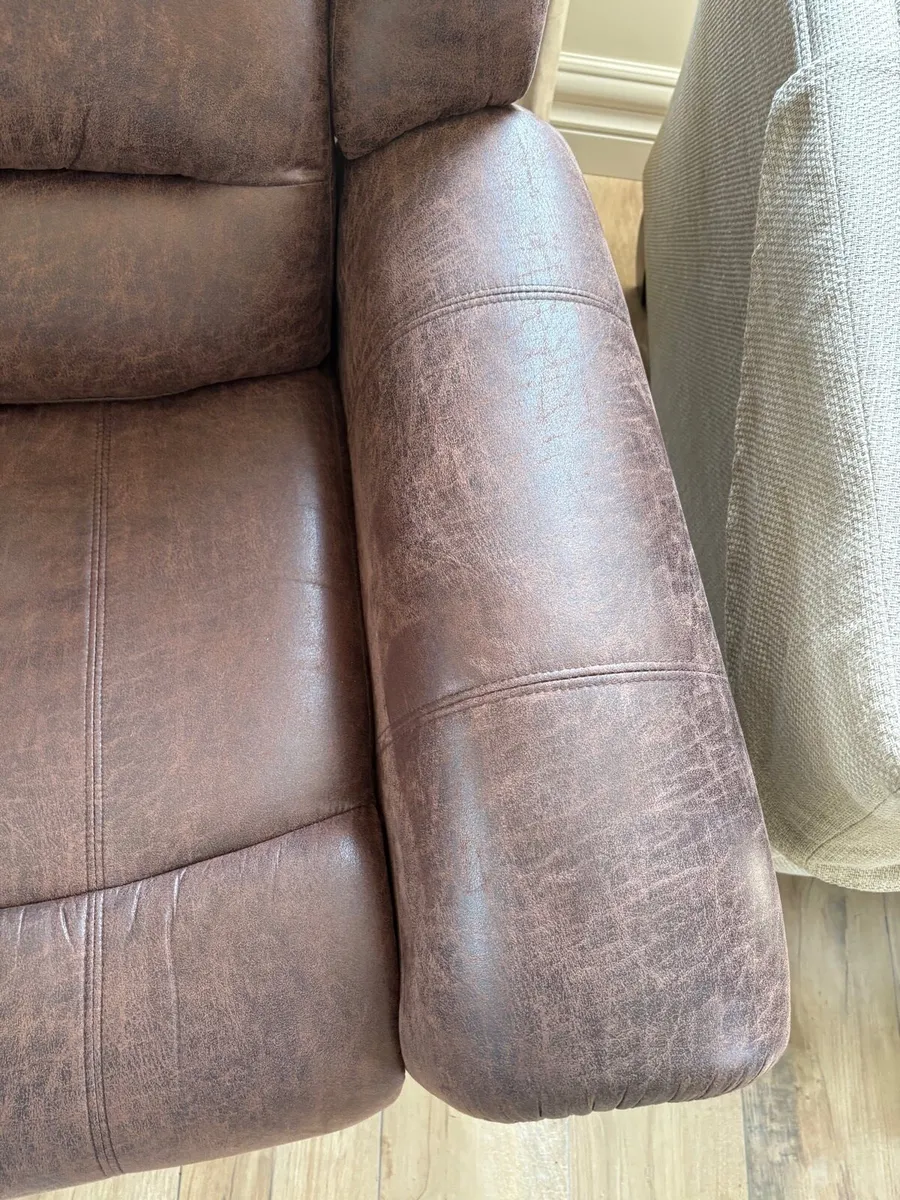 Rise and recline armchair - Image 4