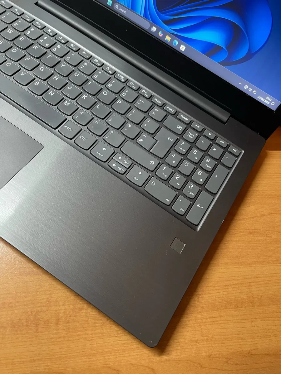 Lenovo laptop Windows 11 - Image 2