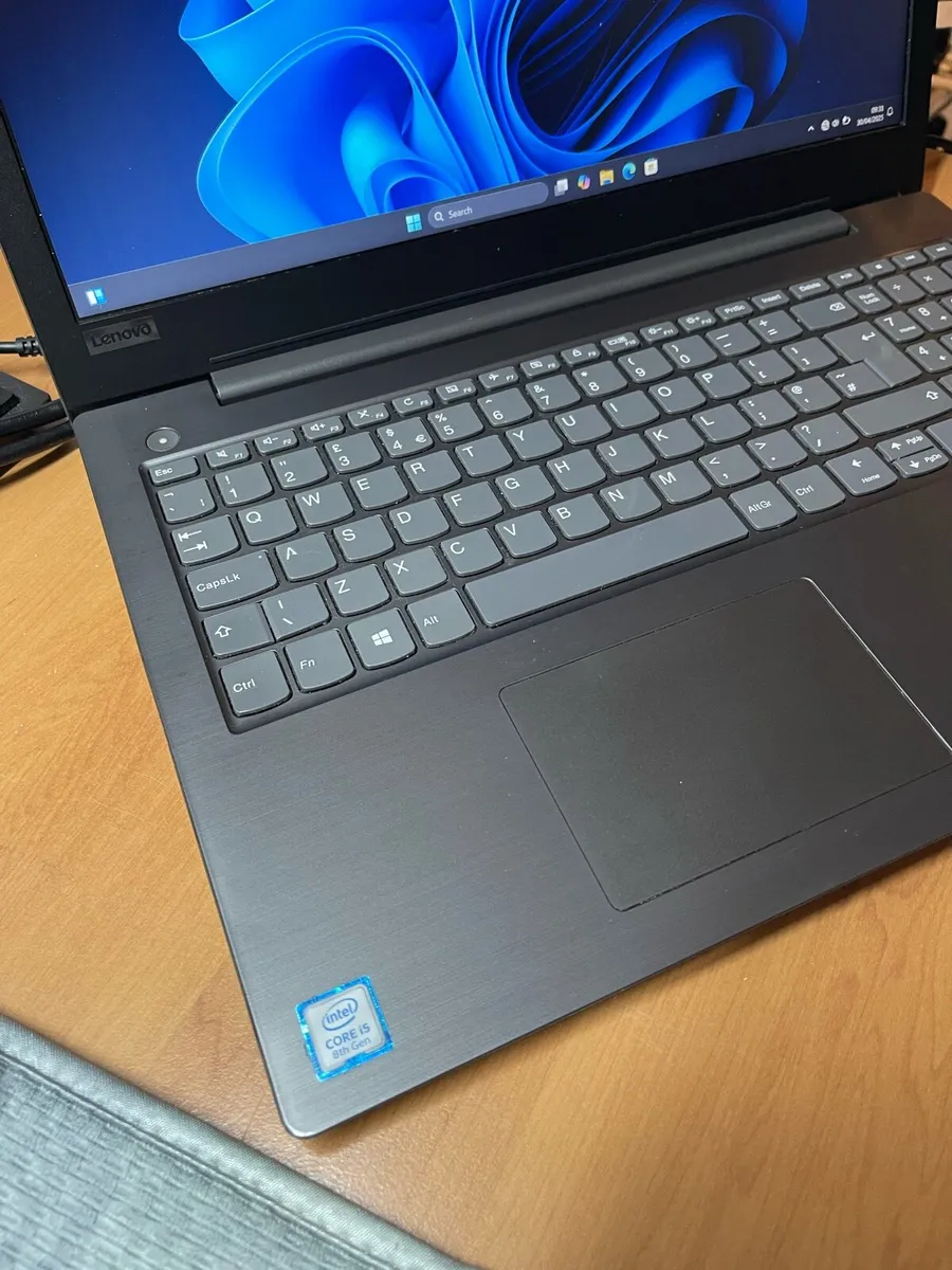 Lenovo laptop Windows 11 - Image 3