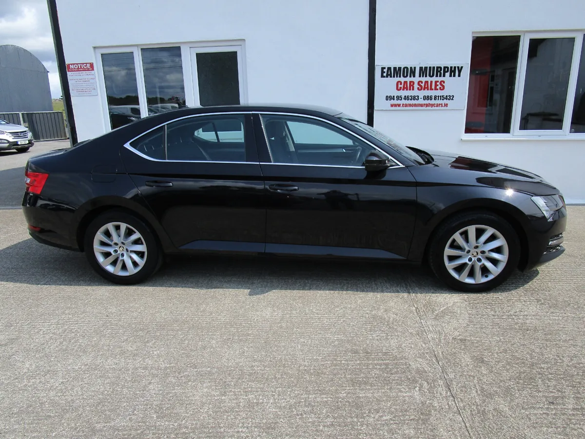 Skoda Superb 2021 - Image 4