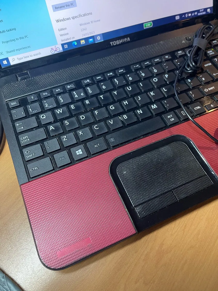 Toshiba laptop - Image 3