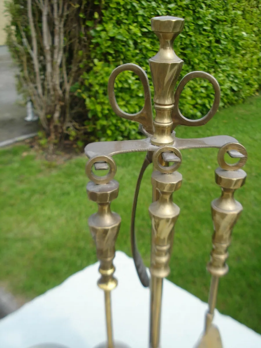 BRASS COMPANION SET. 17 INCH. - Image 1