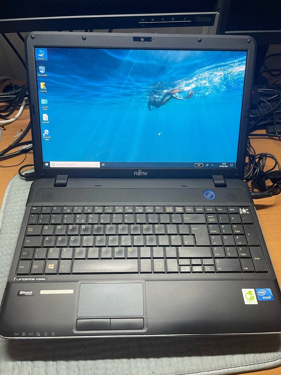 Fujitsu laptop - Image 1