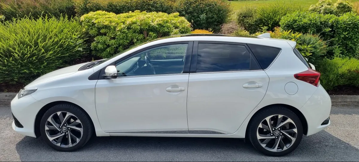 Toyota Auris High Spec NCT TAX - Image 2