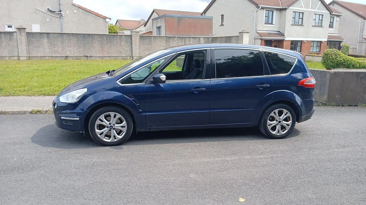 132ford s max 7 seats  2.0L diesel manual titanium - Image 2