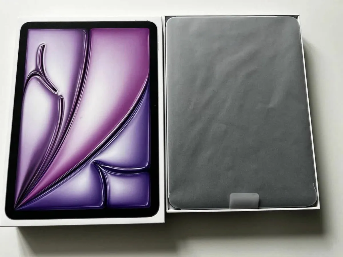 Apple iPad Air 11 (M2, 2024) Unlocked, 128 GB - Image 1