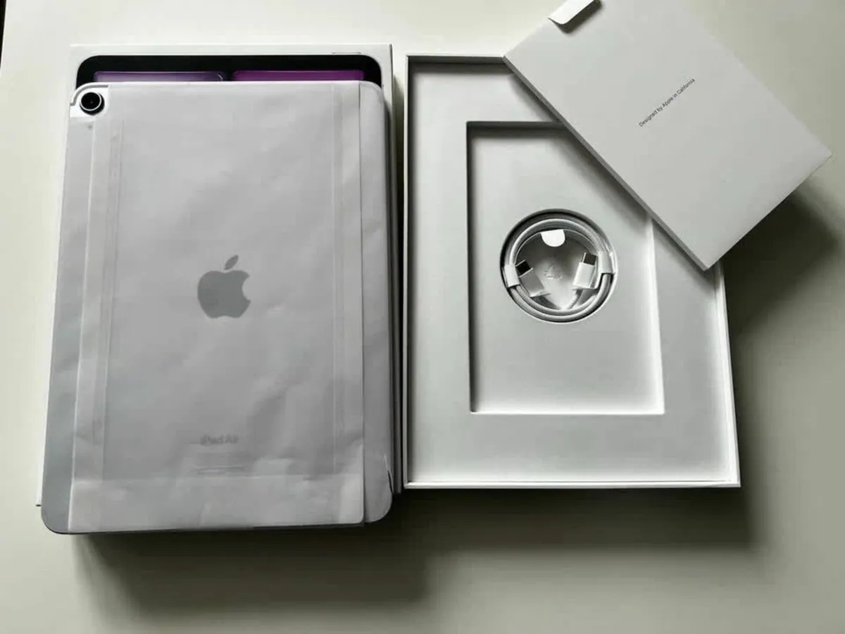 Apple iPad Air 11 (M2, 2024) Unlocked, 128 GB - Image 2