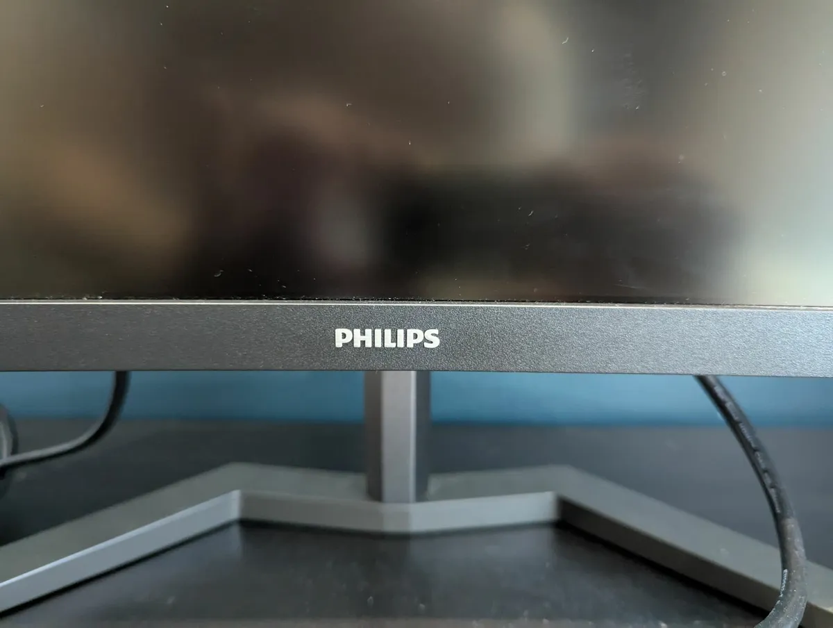 Philips Evnia Curved screen 31.5" - Image 2