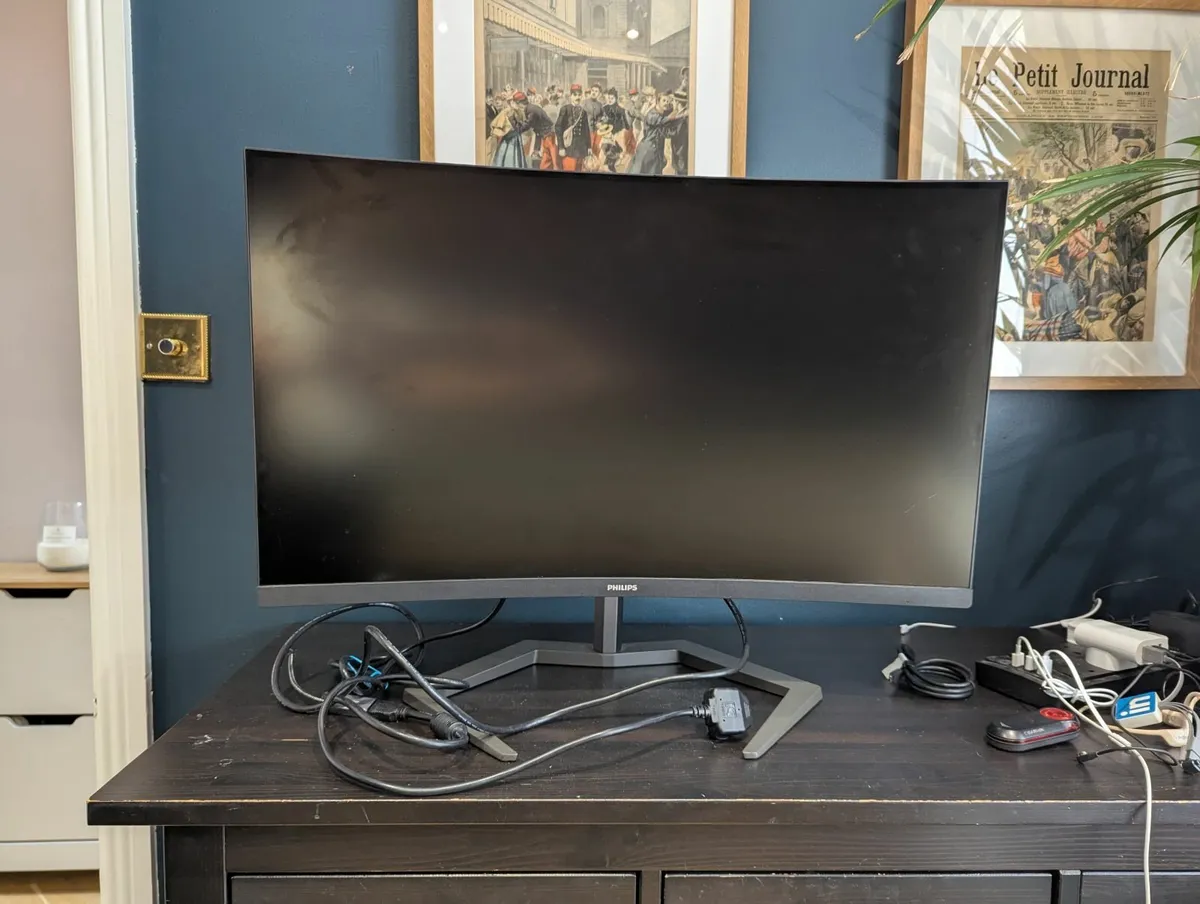 Philips Evnia Curved screen 31.5" - Image 3