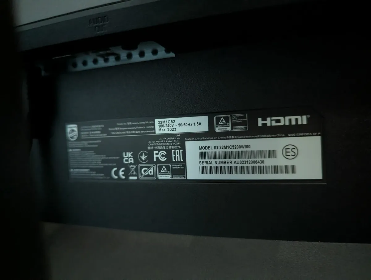 Philips Evnia Curved screen 31.5" - Image 4