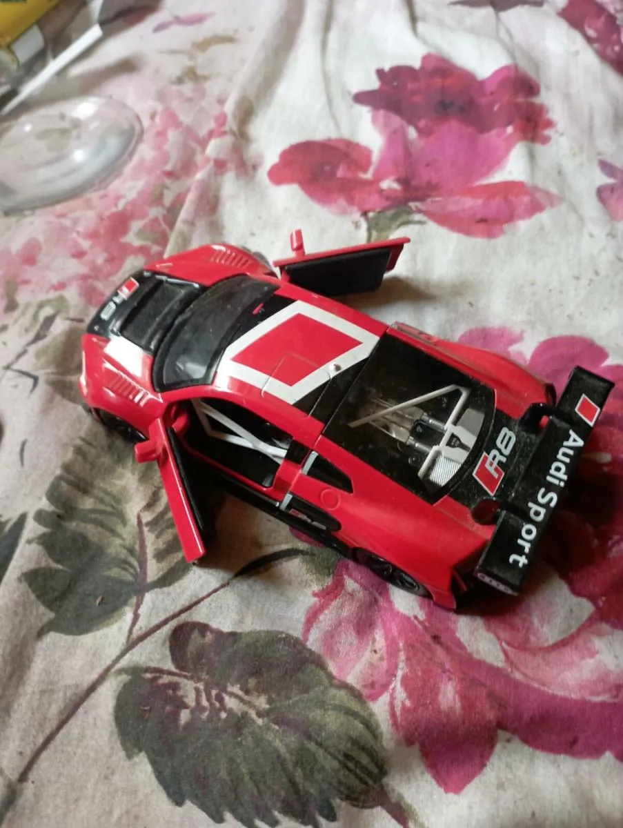 AUDI RS  DIECAST PULL BACK &GO  MODLE LIGHT'S UP - Image 1