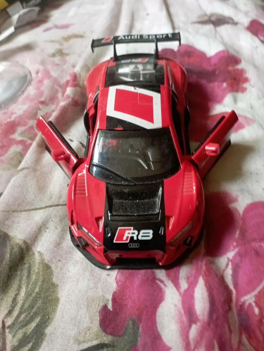 AUDI RS  DIECAST PULL BACK &GO  MODLE LIGHT'S UP - Image 2