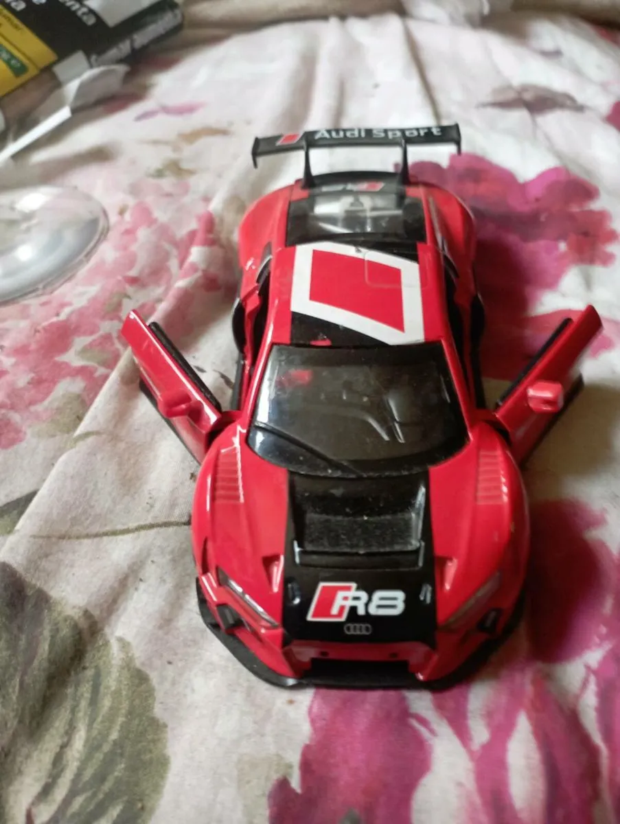 AUDI RS  DIECAST PULL BACK &GO  MODLE LIGHT'S UP - Image 3