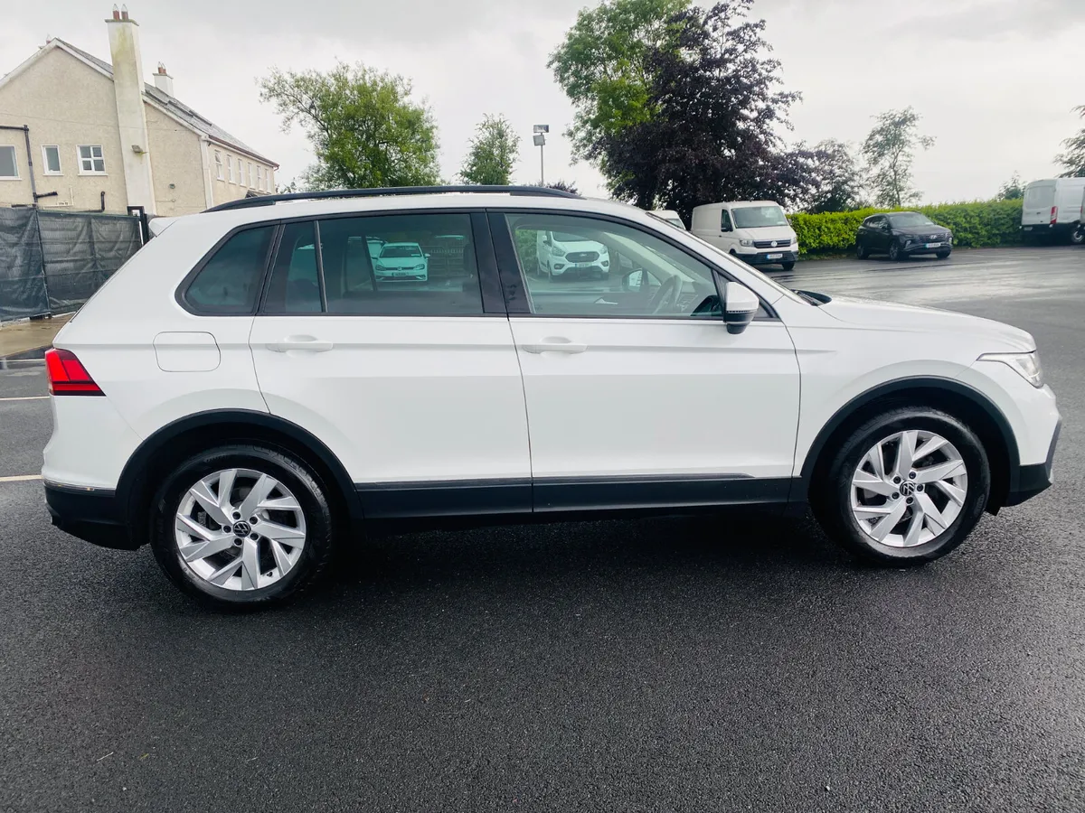 VOLKSWAGEN TIGUAN LIFE  AUTO  2.0 TDI 2022  (221) - Image 4