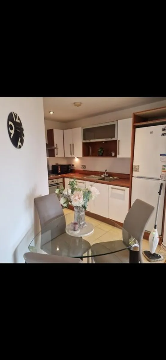 Dining room table - Image 2