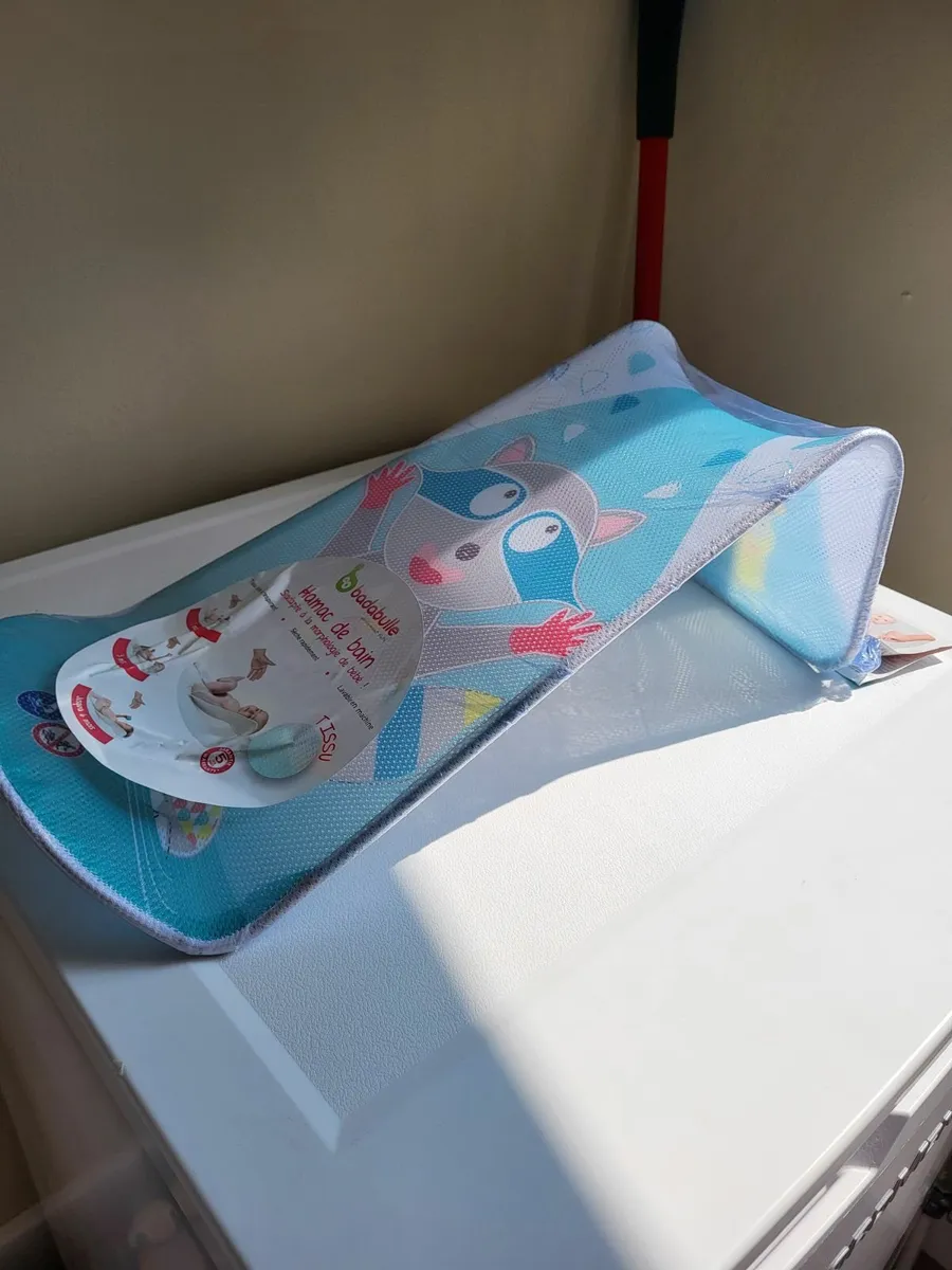 Baby bath  stand - two items - Image 3