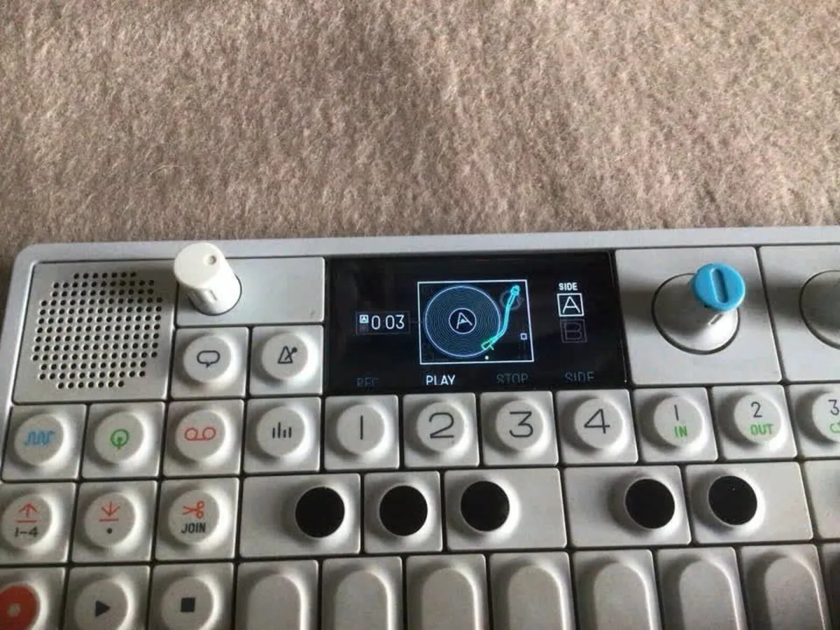 Portable Synthesizer Teenage Engineering OP-1 - Image 2