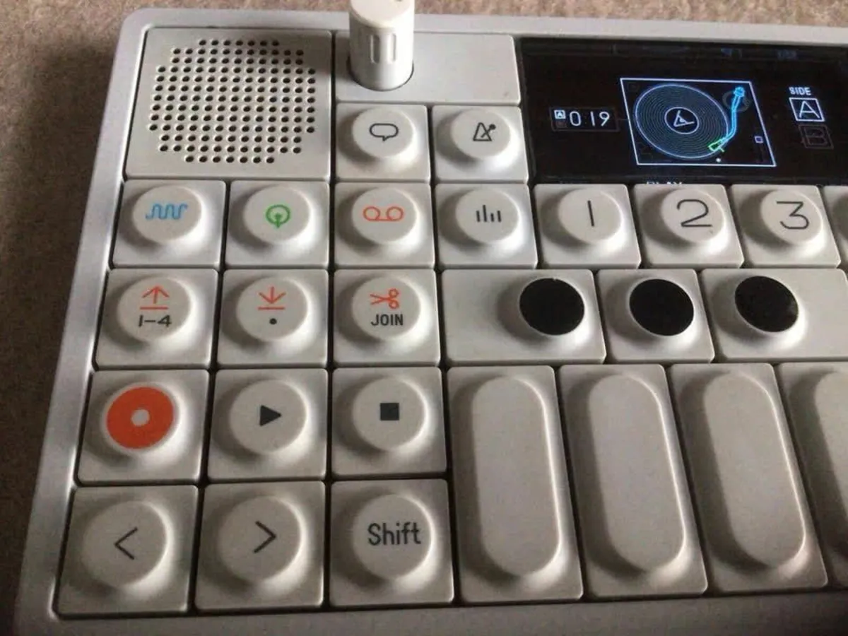 Portable Synthesizer Teenage Engineering OP-1 - Image 3
