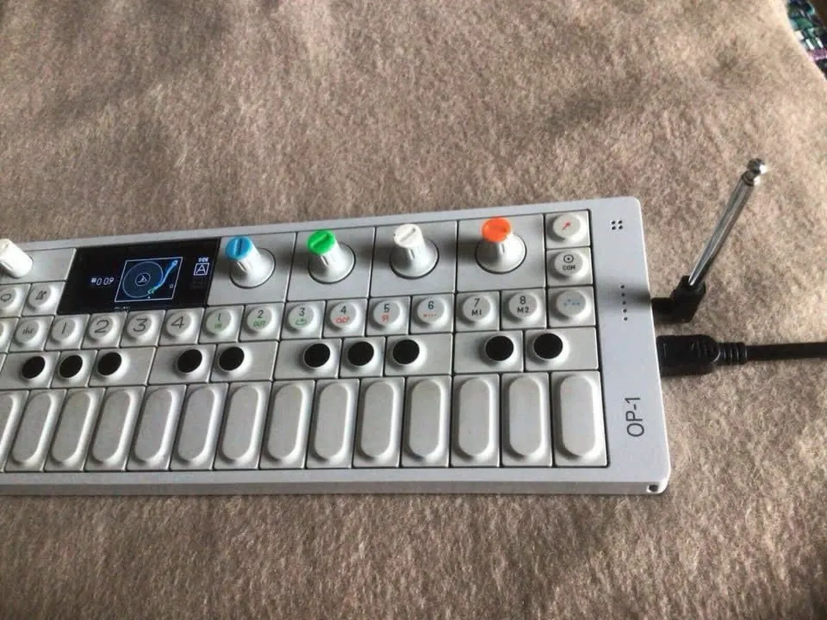 Portable Synthesizer Teenage Engineering OP-1 - Image 4