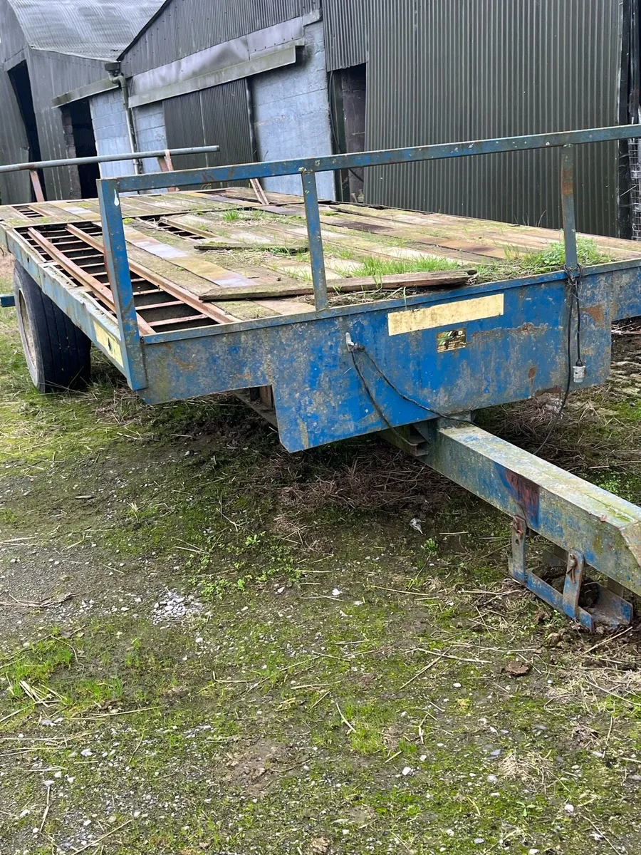 Bale trailer - Image 1