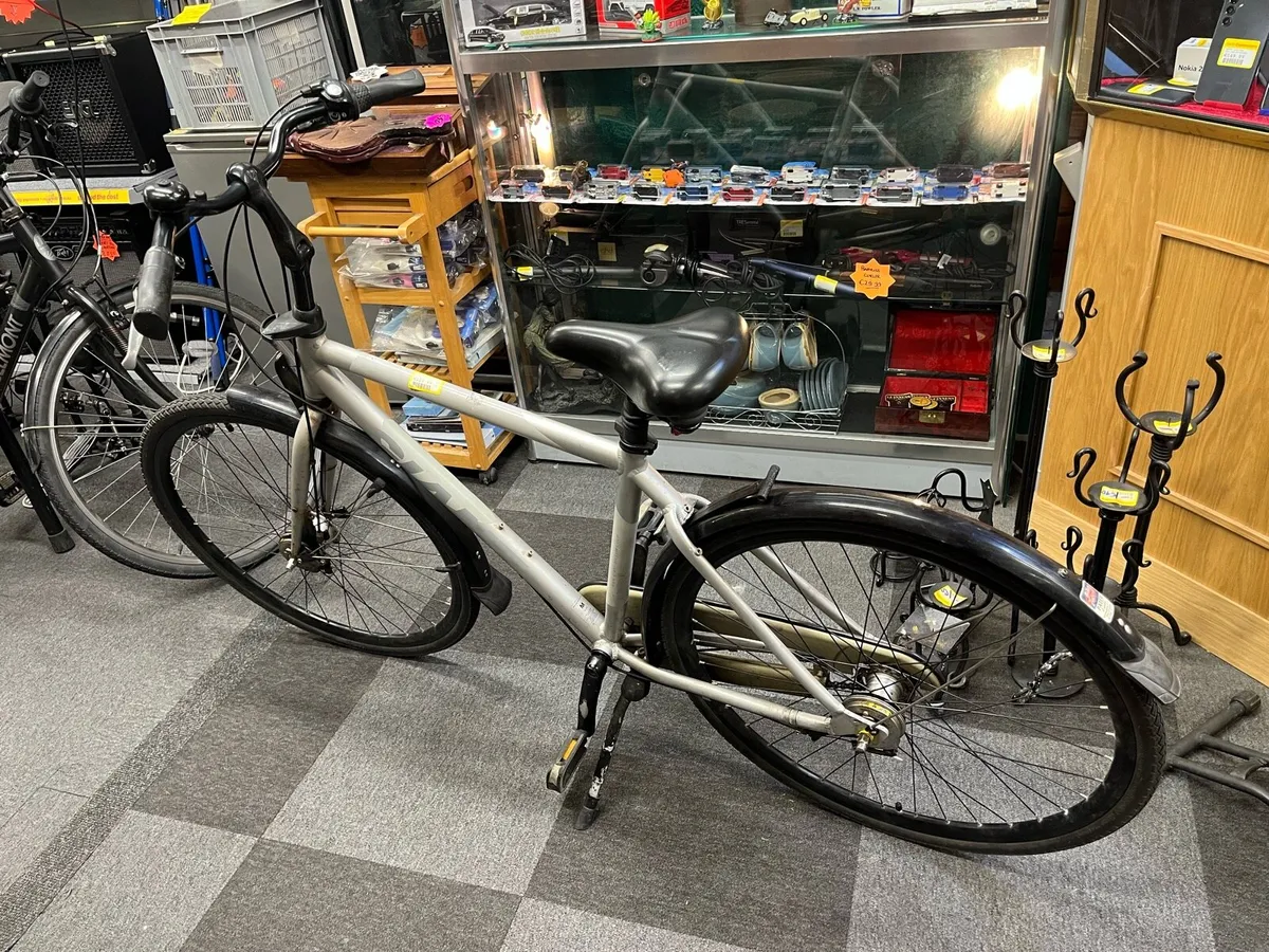 Giant Urban Bike - Image 1