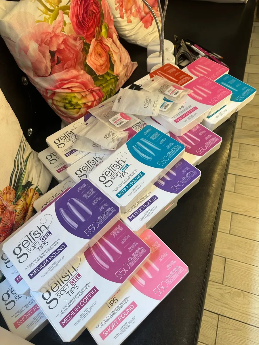 Gelish Tips & 3 lamps - Image 2