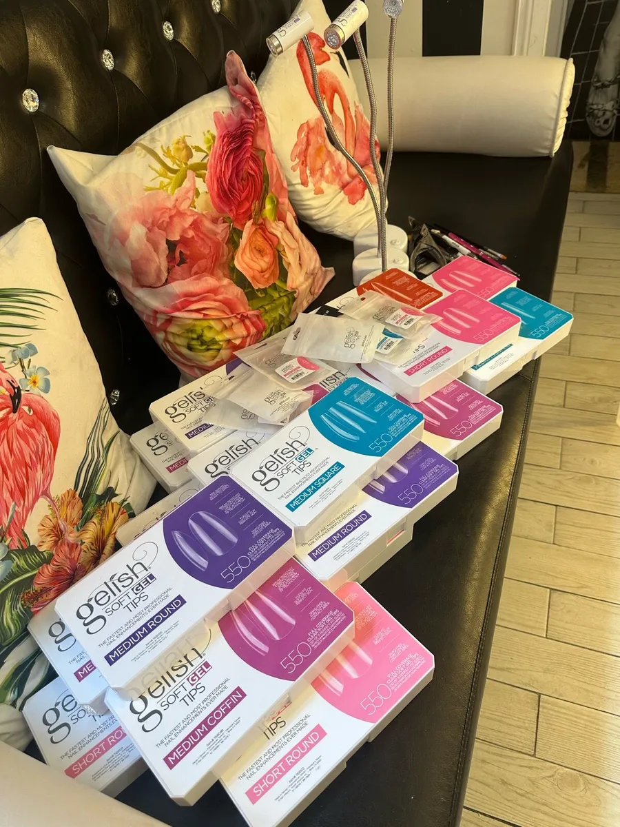 Gelish Tips & 3 lamps - Image 4