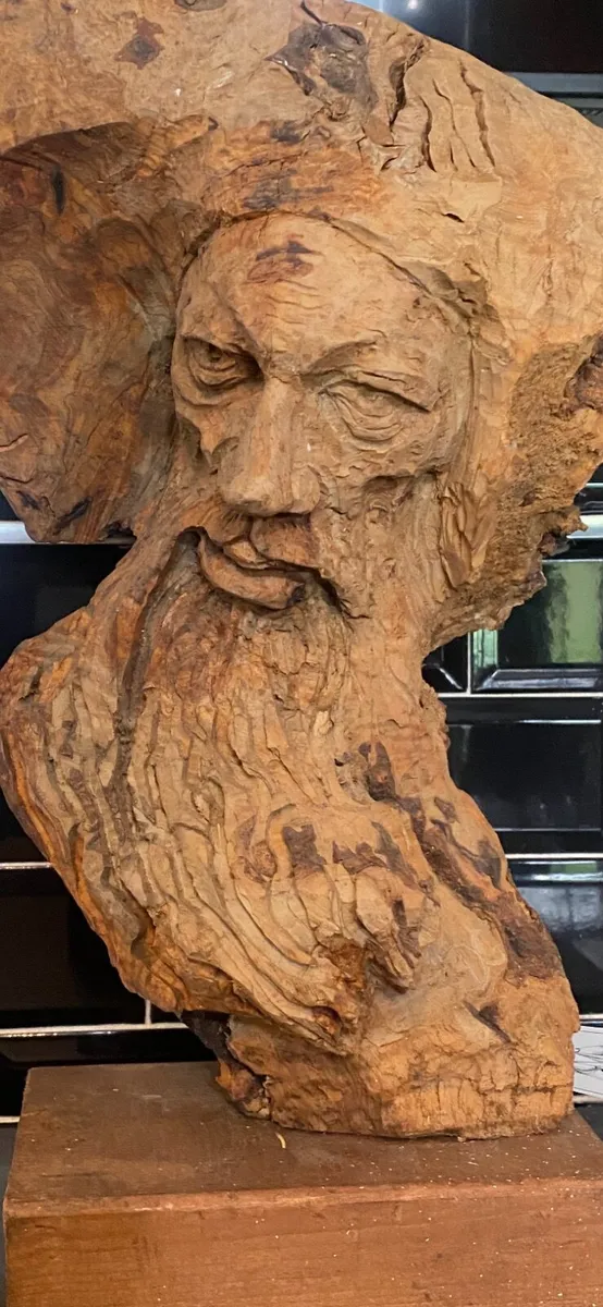 Wooden sculpture of Leonardo da Vinci. - Image 1