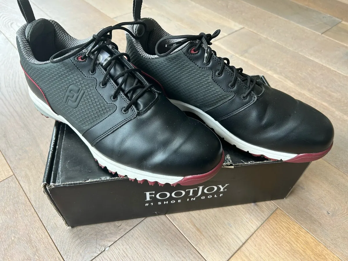 Golf shoes - Image 1