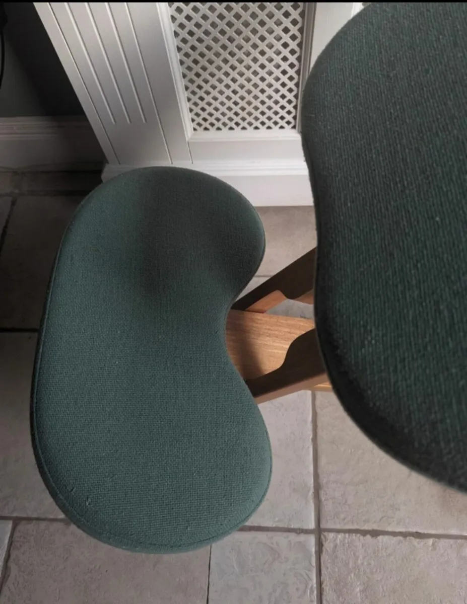Solid wood kneeling chair - Image 2