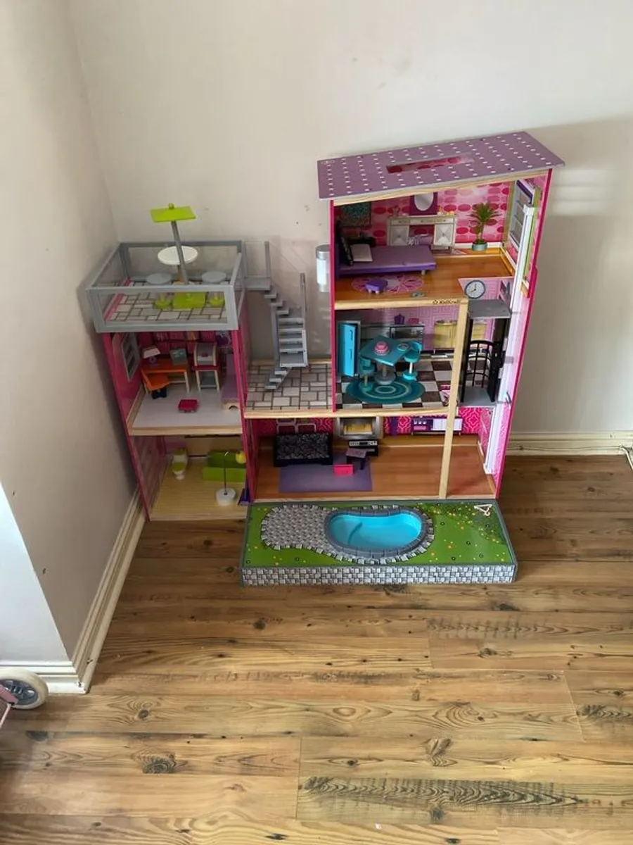 Barbie dollhouse - Image 1