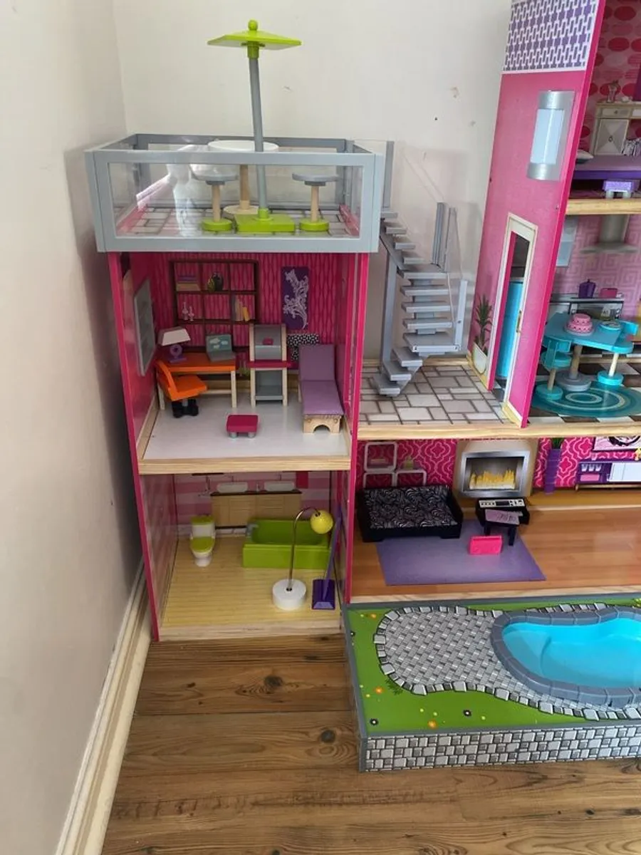 Barbie dollhouse - Image 2
