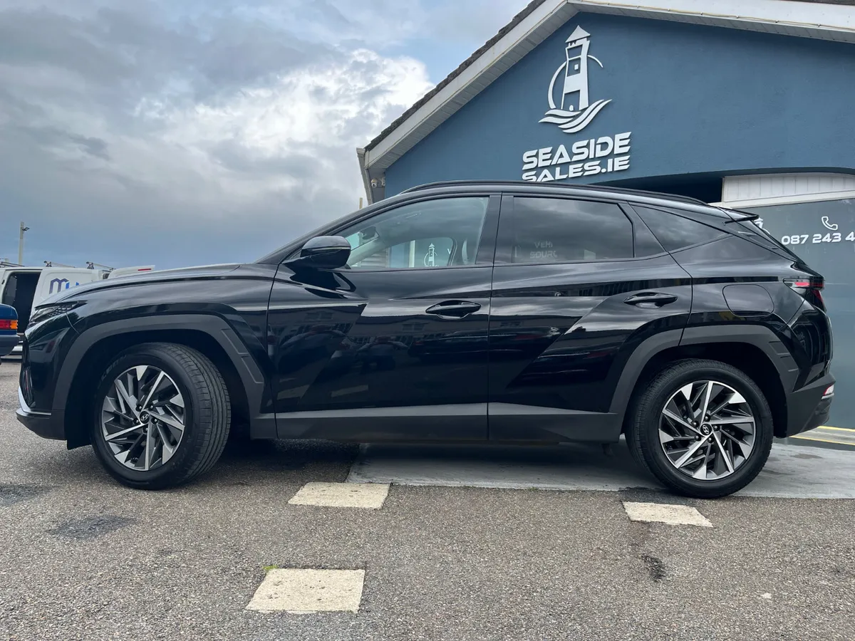 212 Hyundai Tuscon Executive - Image 2