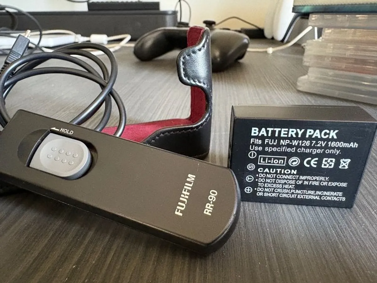 Fuji Remote RR-90 and W126 Battey