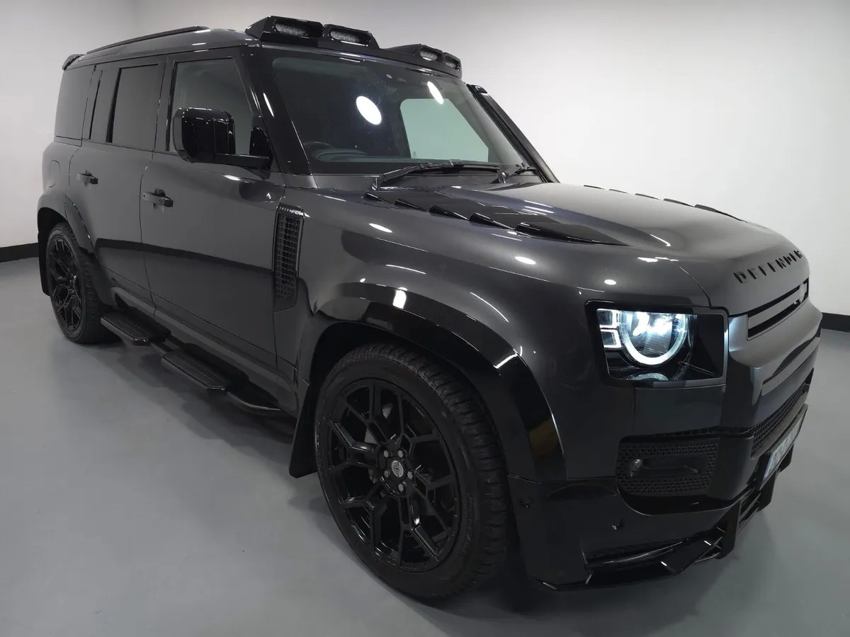 Land Rover Defender 110 D300 HSE - Image 1