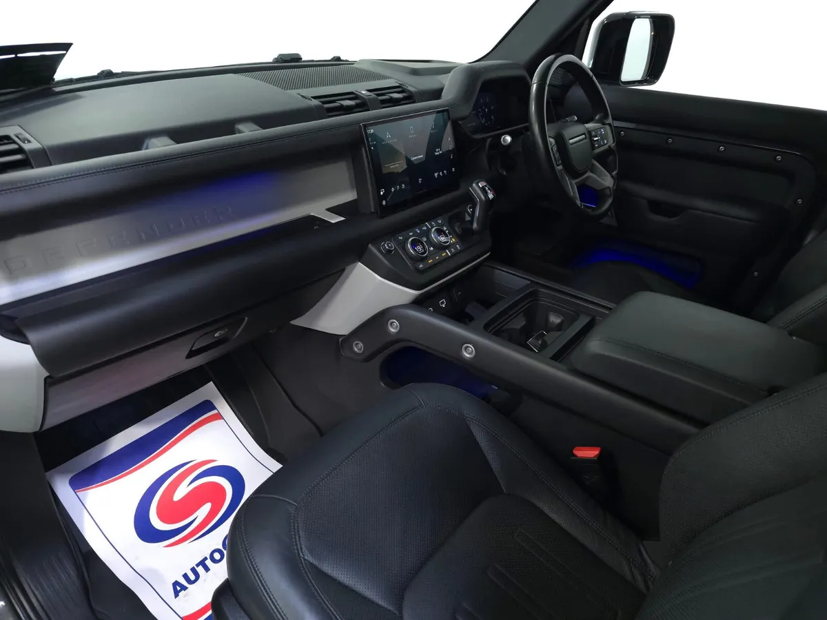 Land Rover Defender 110 D300 HSE - Image 4