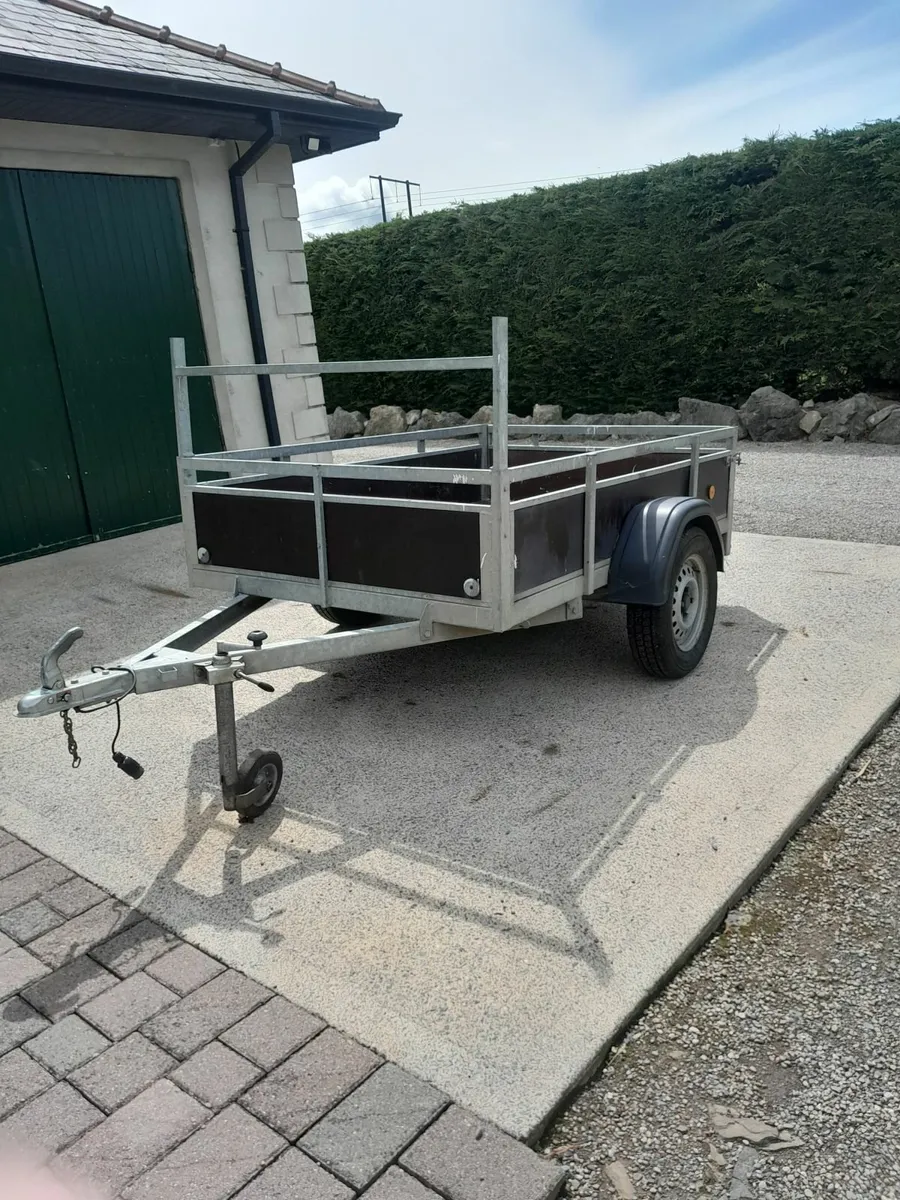 Trailer - Image 1