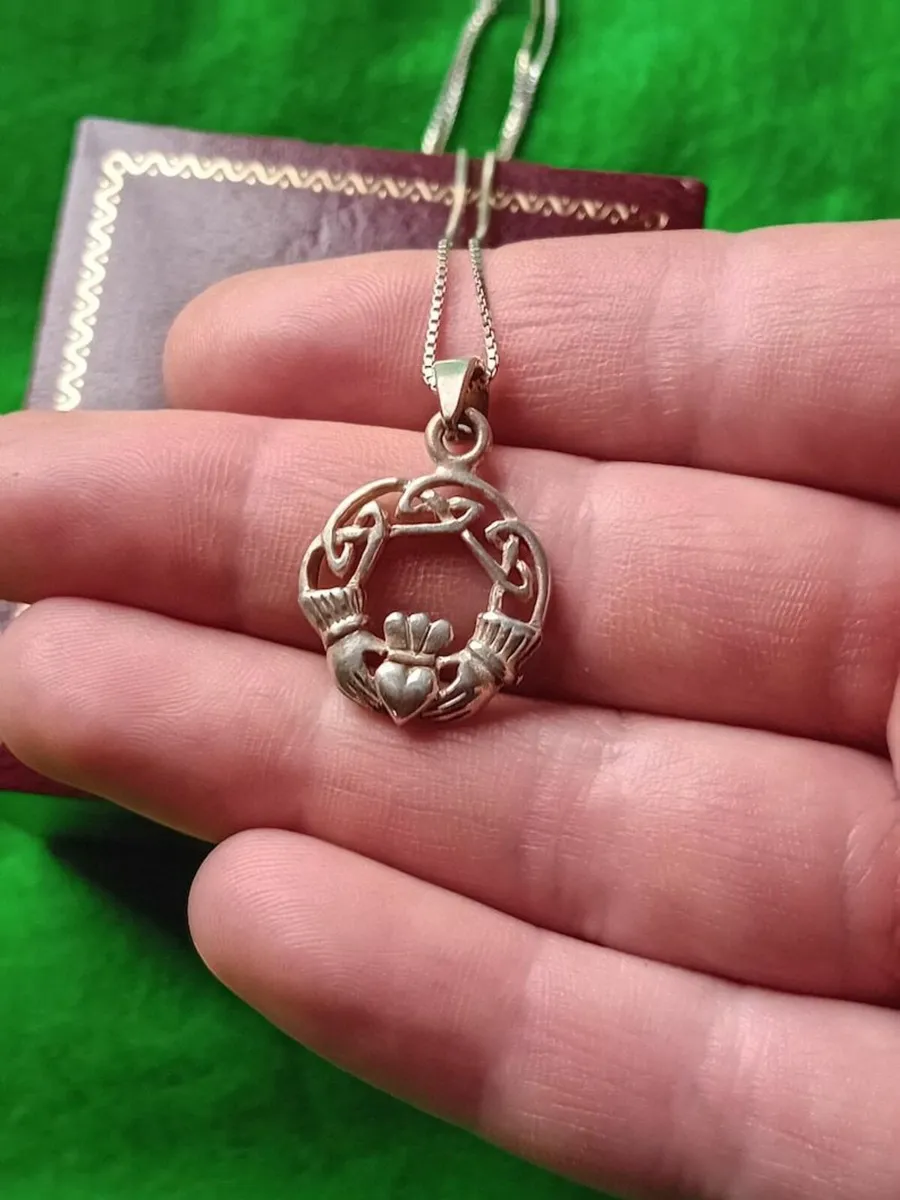 Vintage Irish Fully Hallmarked Silver Claddagh pen - Image 1
