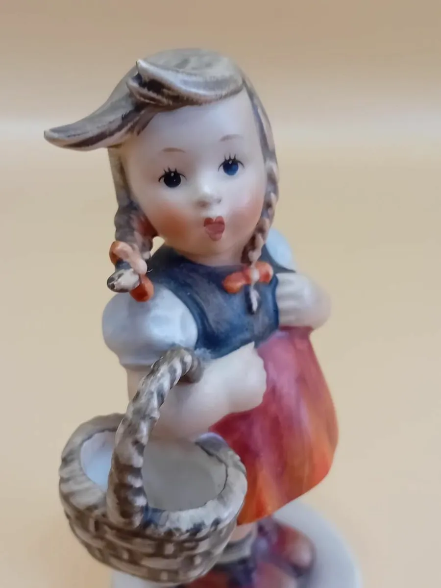 Vintage Adorable Little Shopper Goebel Girl figuri - Image 1